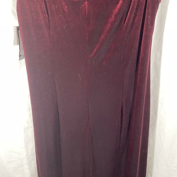 NWT‎ $219 Betsy & Adam Ruched Velvet High Slit Gown in Burgundy [SZ 16W ] - Picture 12 of 16